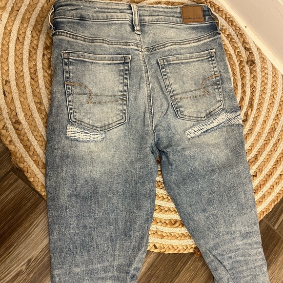 Woman’s size 6 American Eagle Acid Wash Skinny Jeans - Picture 3 of 5